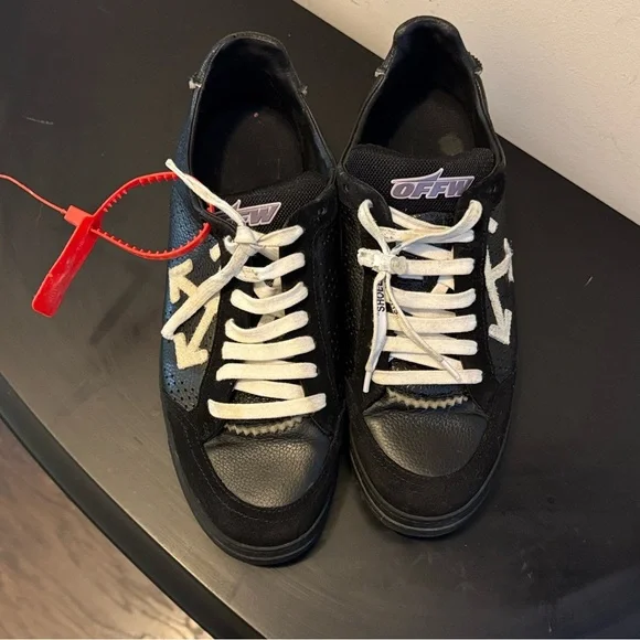 Off-White Black and White Designer Sneakers - Picture 3 of 11